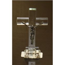 MEDIUM SIZED CRYSTAL CRUCIFIX