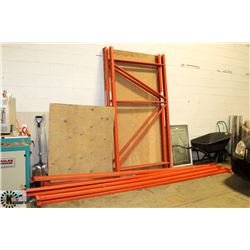 LOT OF PALLET RACKING INCL 2 UPRIGHTS, 7 BEAMS AND