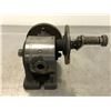 Image 8 : L-W CHUCK CO. DIVIDING HEAD W/ TAIL STOCK