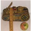 Image 1 : Antique tank metal toy soldier poping out protecting Jouet ancien avec soldat sortant se protégeant