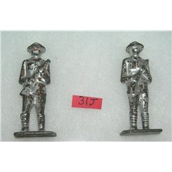 Pair of vintage Gray Iron cast iron toy soldiers