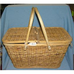 Vintage 1950's picnic basket