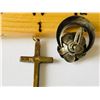 Image 2 : GR OF 4, BRACELET, EARRINGS, PIN & CROSS