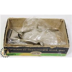 VINTAGE OSTER CLIPPERS IN BOX.