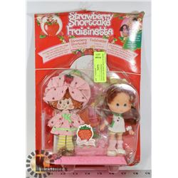 VINTAGE STRAWBERRY SHORTCAKE BERRY BEAUTY SHOP