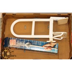 METAL STURDY BATHRUB ASSIST BAR AND BOX WITH WALL