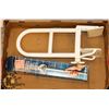 Image 1 : METAL STURDY BATHRUB ASSIST BAR AND BOX WITH WALL