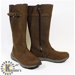 EDDIE BAUER WOMEN BOOT SIZE 7.5