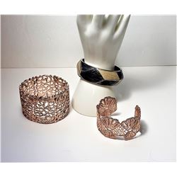 17)  LOT OF 3 BRACELETS INCLUDING A