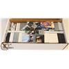 Image 1 : BOX OF HOCKEY CARDS.