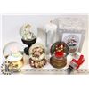 Image 1 : FLAT OF 7 SNOW GLOBES.