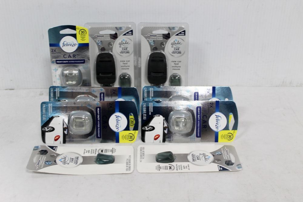 BAG OF FEBREZE AND GLADE CAR VENT CLIPS.