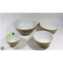 SET OF 4 VINTAGE PYREX BOWLS