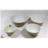 Image 1 : SET OF 4 VINTAGE PYREX BOWLS