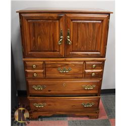 5 DRAWER DRESSER 33"X16.5"X48".