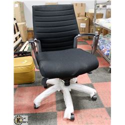 NEW BLACK AND CHROME HYDRAULIC LIFT OFFICE CHAIR