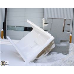 OUTSIDE LIQUIDATION - LOT OF 2 DAMAGED FIBREGLASS