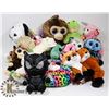 Image 1 : FLAT OF ASSORTED STUFFED ANIMALS.