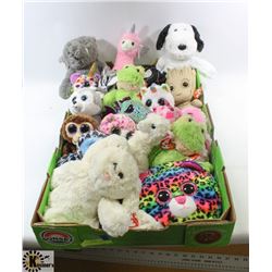 LOT OF 2 FLATS WITH ASSORTED PLUSH