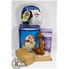 Image 1 : BOX OF COLLECTIBLES