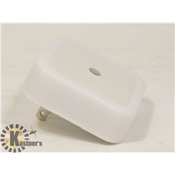 LOT OF 2 LED DUSK TO DAWN SENSOR NIGHT LIGHT.