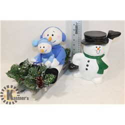 TRAY HOLDING SNOWMAN WITH SNOWMAN IN SLEIGH.