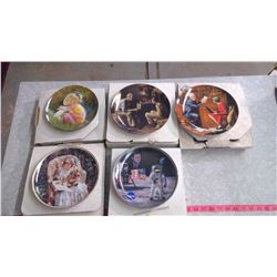 LOT OF FIVE DECORATIVE PLATES