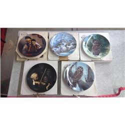 LOT OF FIVE DECORATIVE PLATES
