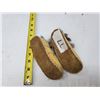 Image 3 : PAIR OF BABY MOCCASINS (NEED REPAIR)