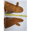 Image 2 : PAIR OF WINTER GLOVES (NEED REPAIR)