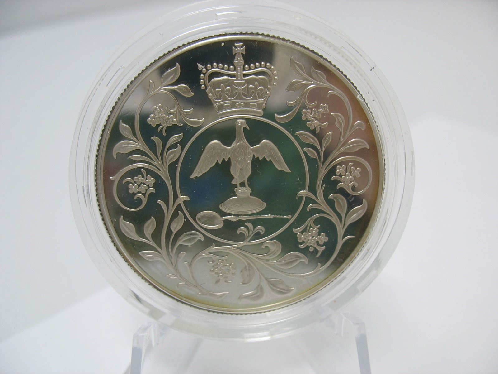 1977 BRITISH CROWN QUEEN'S SILVER JUBILEE Coin made of Sterling