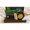Image 2 : JOHN DEERE MARBLE PLAQUE WITH TRACTOR (1:16)