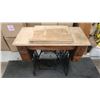 Image 1 : SINGER SEWING MACHINE AND CABINET