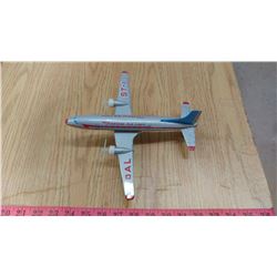 TIN AIRPLANE, OVERSEAS AIRLINES (BATTERIES, PROPELLERS TURN)