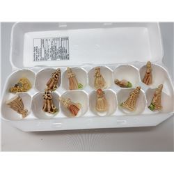 12 RED ROSE WADE FIGURES