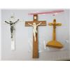 Image 1 : 3 VINTAGE CRUCIFIXES