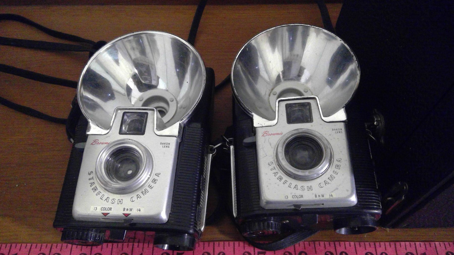 BOX CAMERA AND 2 STAR FLASH CAMERAS - Schmalz Auctions
