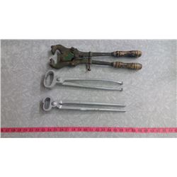 LOT OF HOOF TRIMMERS