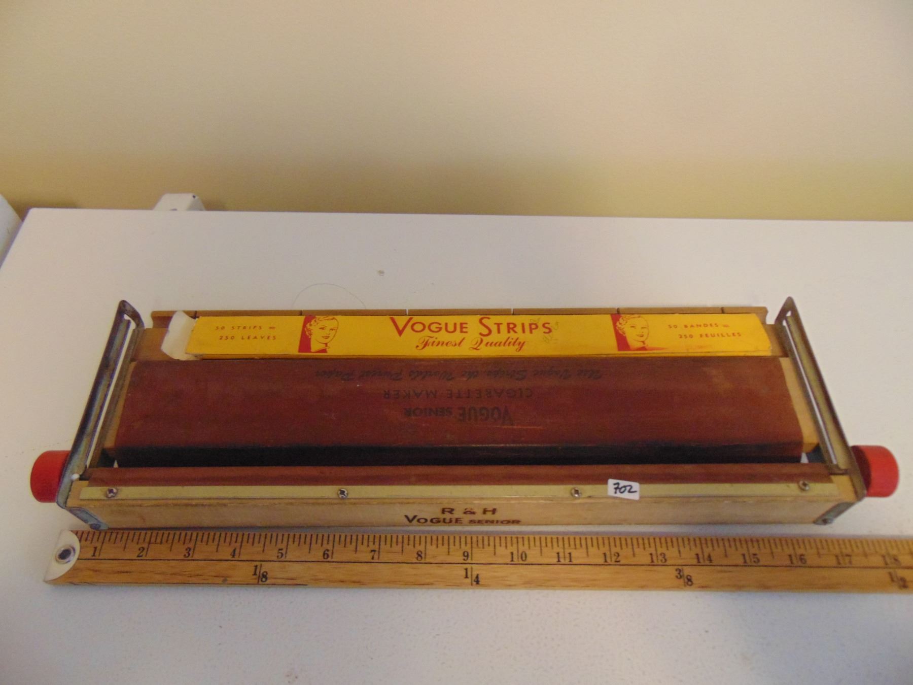 v master cigarette roller VINTAGE THE ROLLER IN BOX SOME ORIGINAL ROLLING PAPERS V - Master cigarette maker