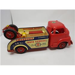 VINTAGE WYANDOTTE PLASTIC/TIN TOW TRUCK