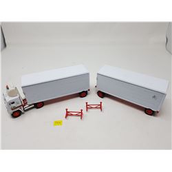 CANADIAN FAST FREIGHT DOUBLES (1:64 SCALE)
