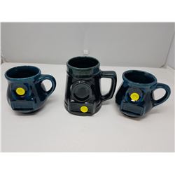 3 BLUE MUGS
