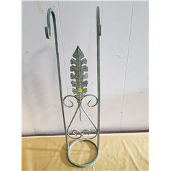 METAL STAND (26" TALL X 6" WIDE)