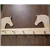 Image 1 : 5 PEG BOARD WITH HORSES HEAD (30" X 12" X 5")
