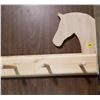Image 2 : 5 PEG BOARD WITH HORSES HEAD (30" X 12" X 5")