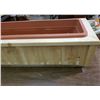 Image 2 : PLANTER (10.5" X 30" X 8")