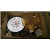 Image 1 : LOT OF ASSORTED ITEMS - CAKE TRAY, PLATE, CUPS, ETC.
