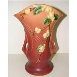 ROSEVILLE SNOWBERRY, 1946 VASE