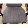 Image 2 : QUEEN ANNE STYLE UPHOLSTERED ARM CHAIR