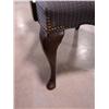 Image 3 : QUEEN ANNE STYLE UPHOLSTERED ARM CHAIR